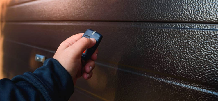automatic door opener with remote control in Salida